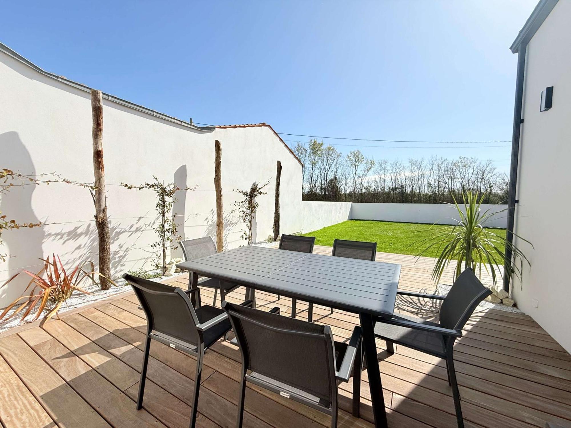 Maison De Plain-pied Avec Terrasse Et Jardin A - Fr-1-778-47 Holiday home